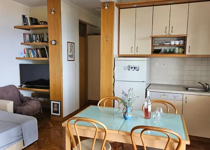 In With Sea View, Terrace, Air Conditioning, Wi-fi דירה