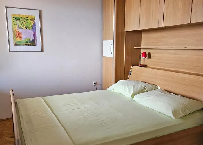 In With Sea View, Terrace, Air Conditioning, Wi-fi Apartman *